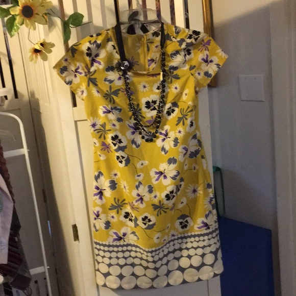 Roz & Ali Dresses & Skirts - Roz & Ali Yellow Floral Print Dress